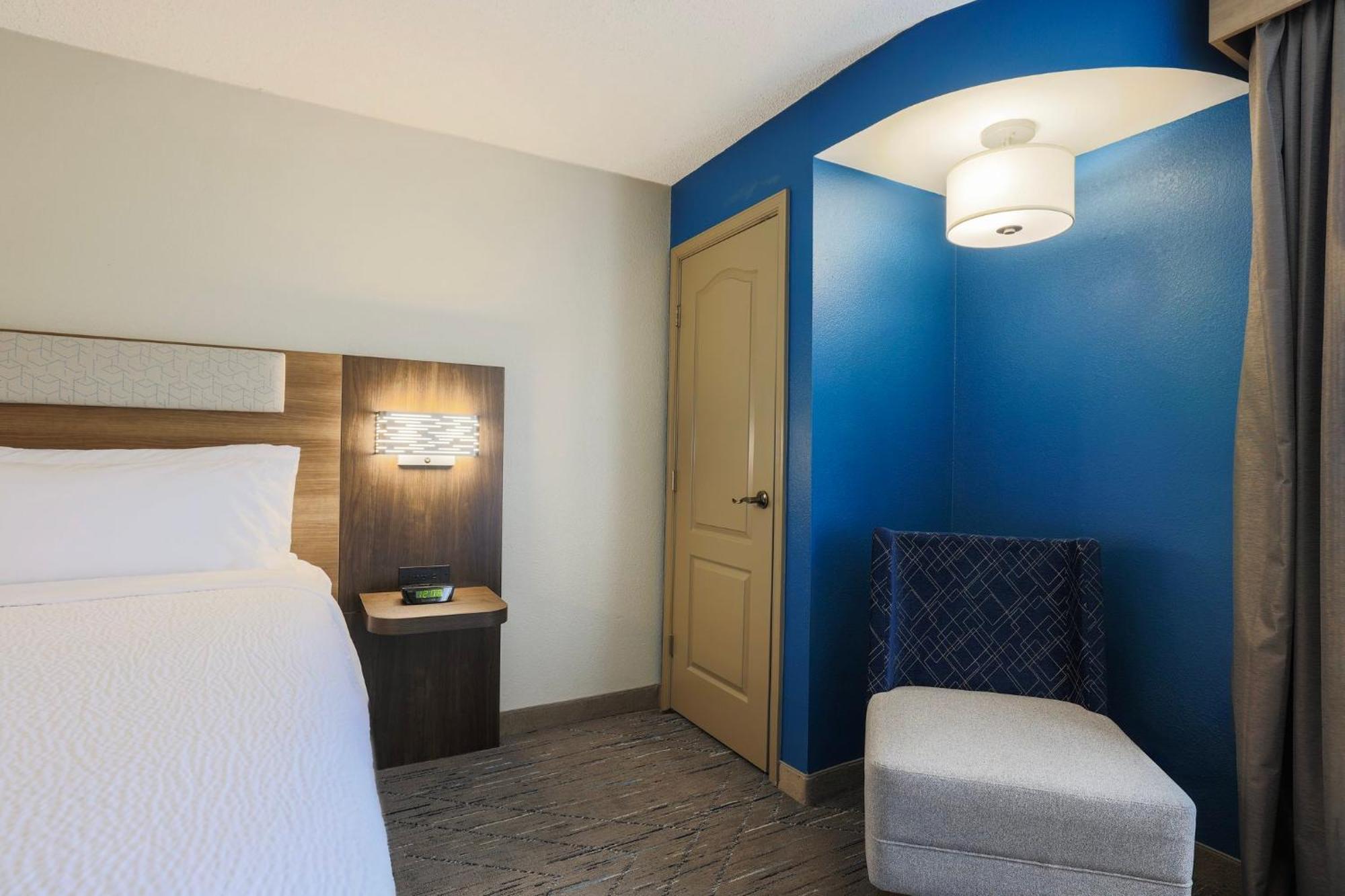 Holiday Inn Express Burlington By Ihg Exteriér fotografie