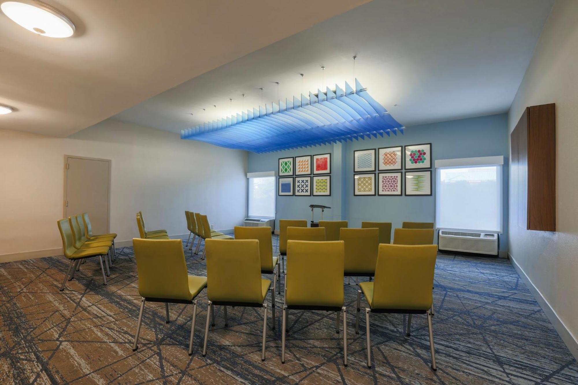 Holiday Inn Express Burlington By Ihg Exteriér fotografie