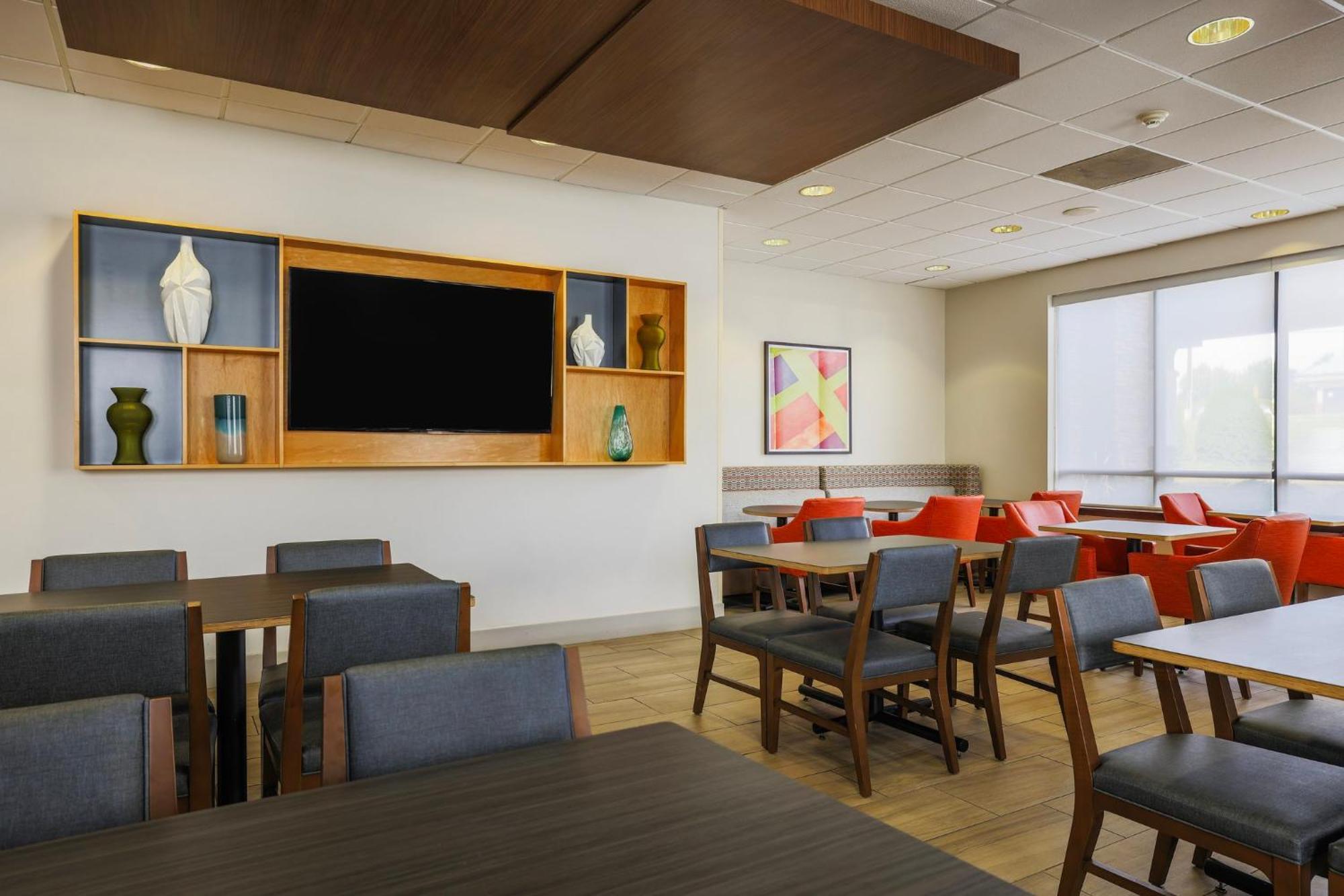 Holiday Inn Express Burlington By Ihg Exteriér fotografie