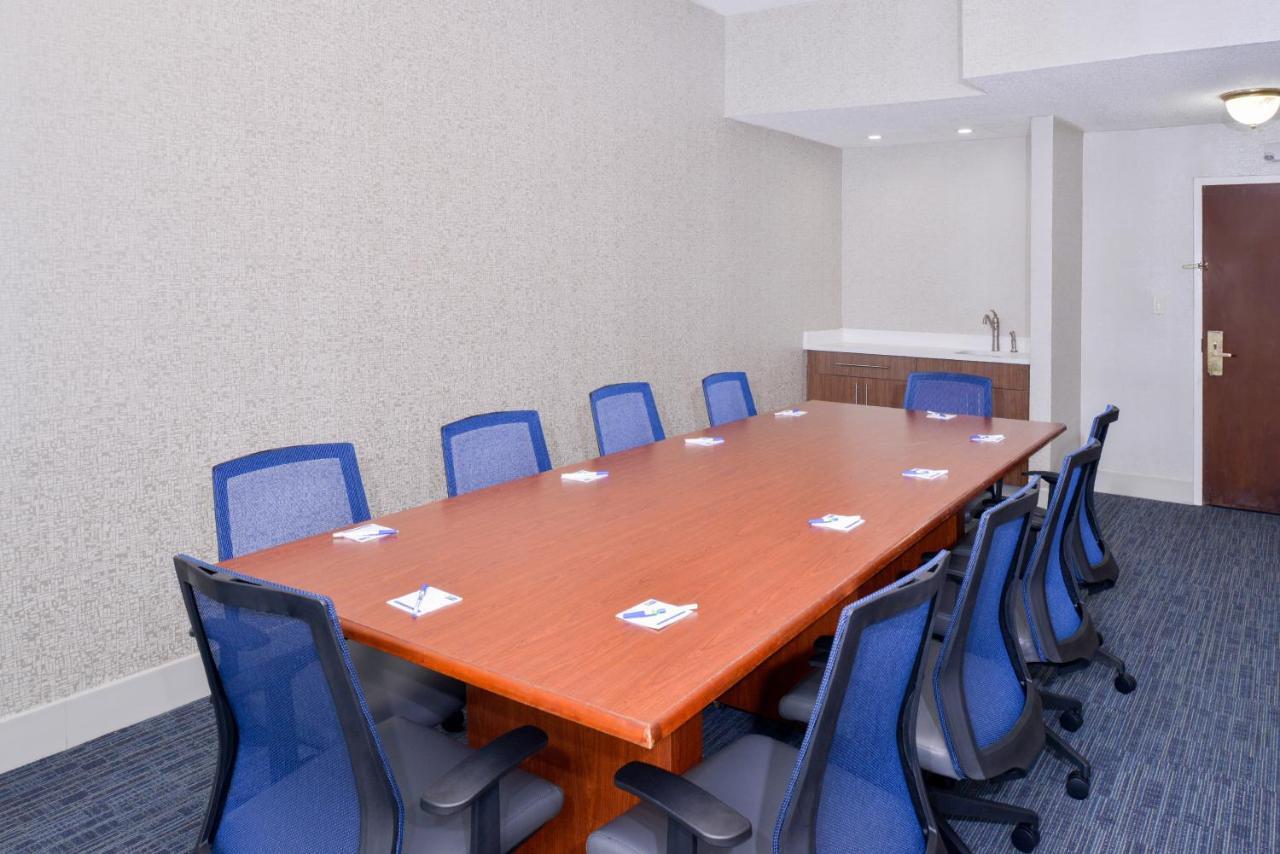 Holiday Inn Express Burlington By Ihg Exteriér fotografie