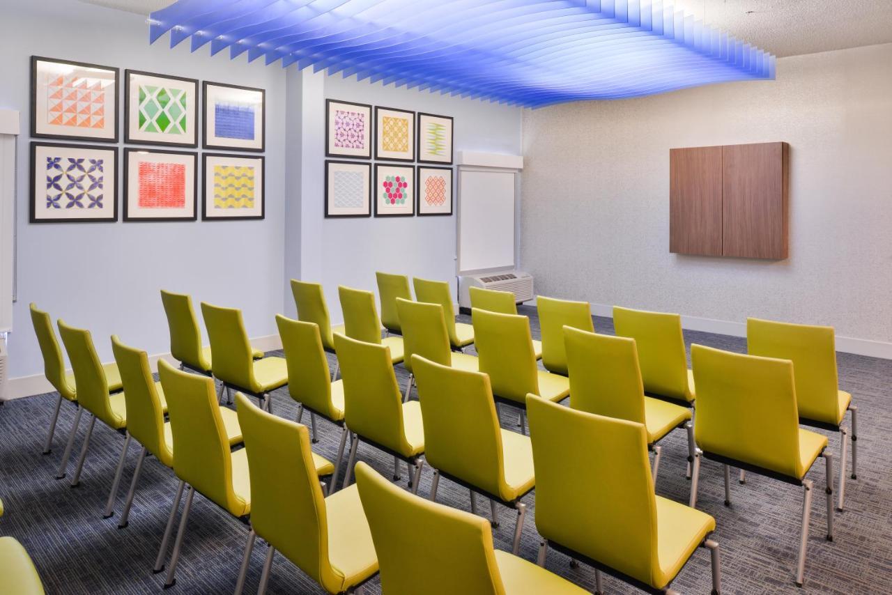 Holiday Inn Express Burlington By Ihg Exteriér fotografie