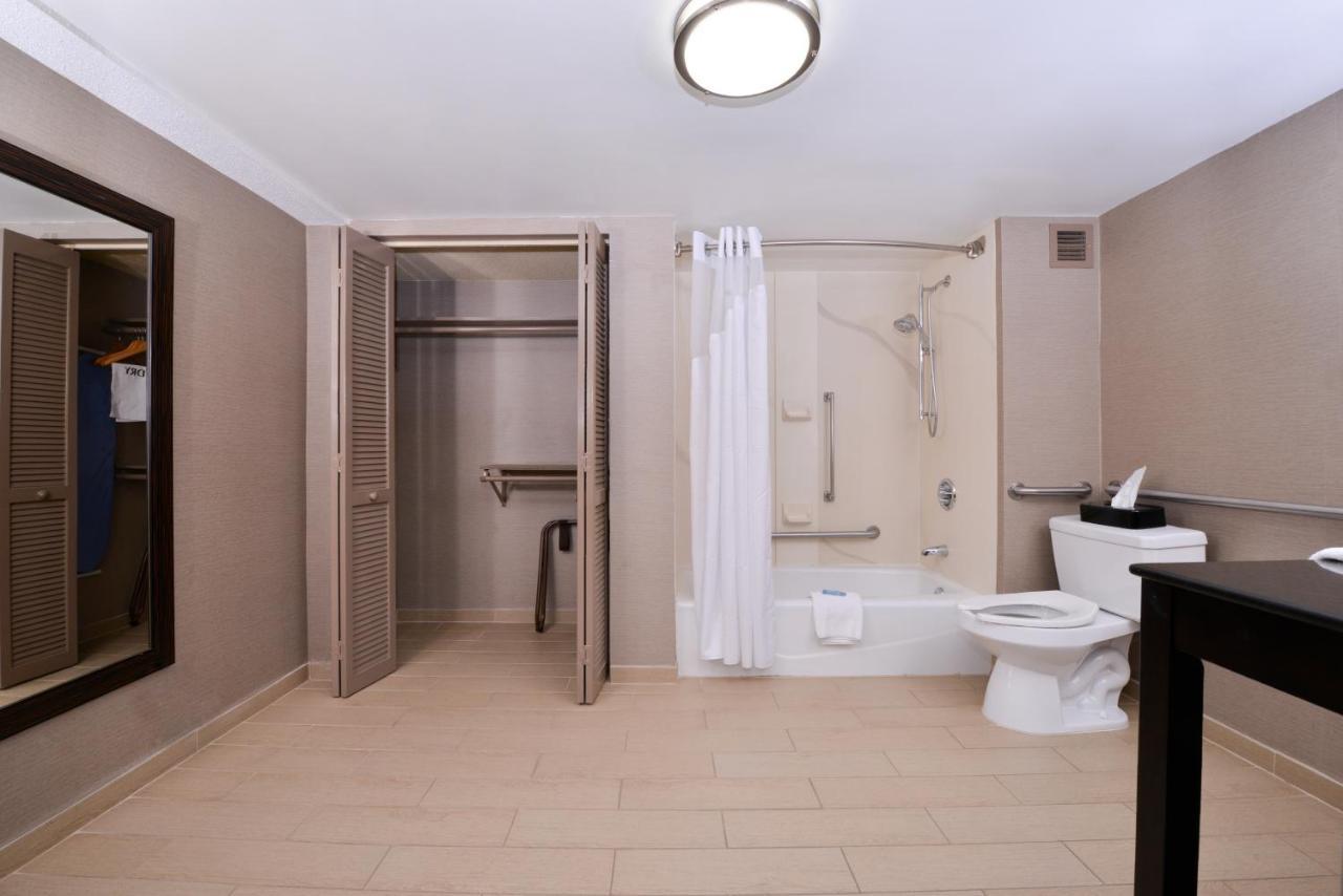 Holiday Inn Express Burlington By Ihg Exteriér fotografie