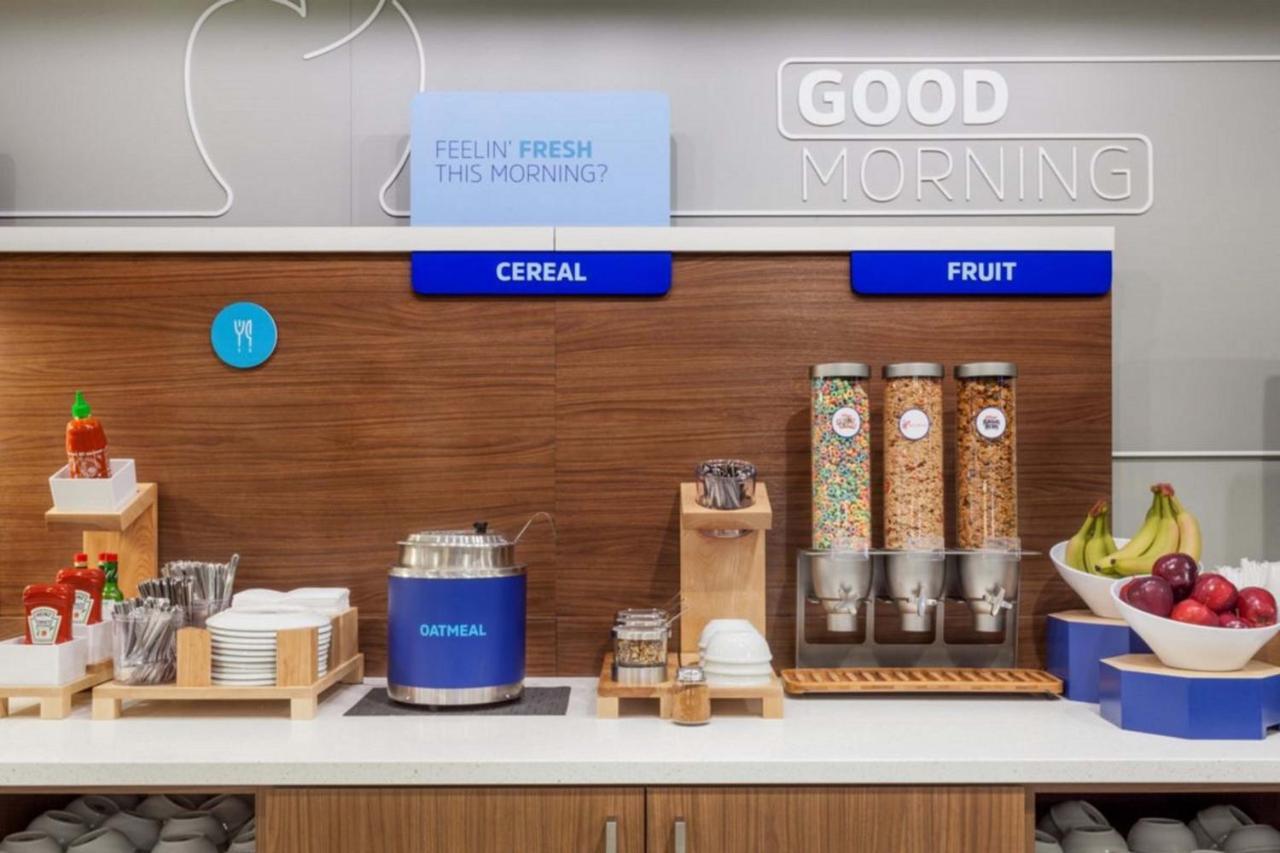 Holiday Inn Express Burlington By Ihg Exteriér fotografie