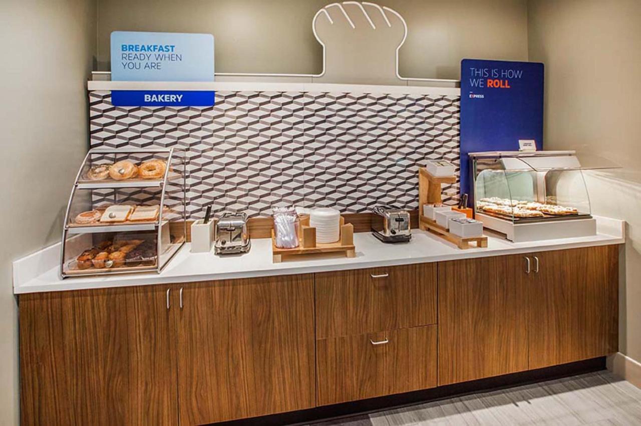 Holiday Inn Express Burlington By Ihg Exteriér fotografie